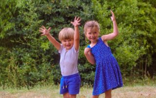 foto kinderen spelen Domaine du Merlet welkom